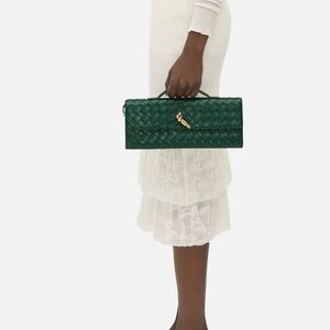 🥰 💚 Bottega Veneta Dark Jewel Green Andiamo Clutch